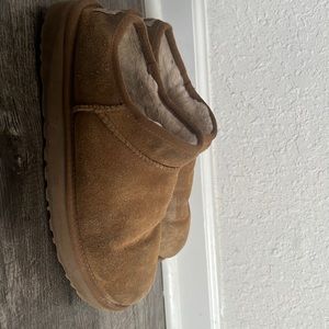 Chestnut UGG Slipper